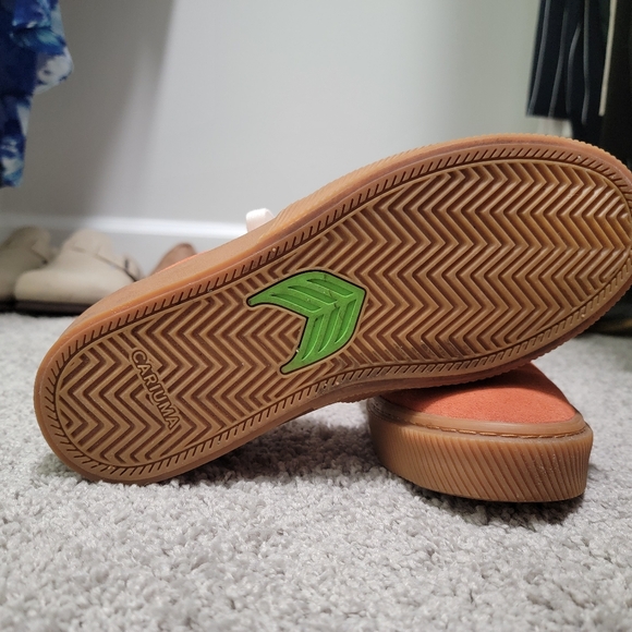 Cariuma Naioca Gum Picante Suede Off-White Logo Ruby Wine Sneaker - Picture 12 of 16